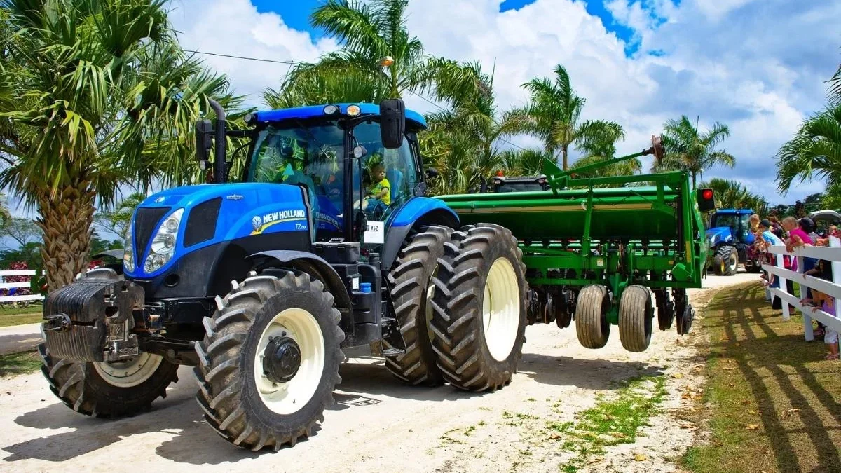 Traktor selber fahren als Erlebnisgeschenk – Alle Anbieter im Überblick